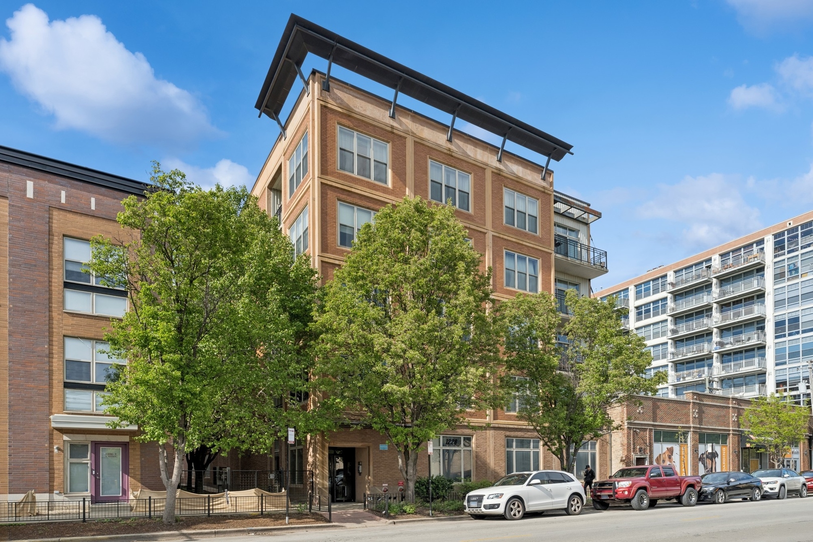 1228 W MONROE Street Unit: 301