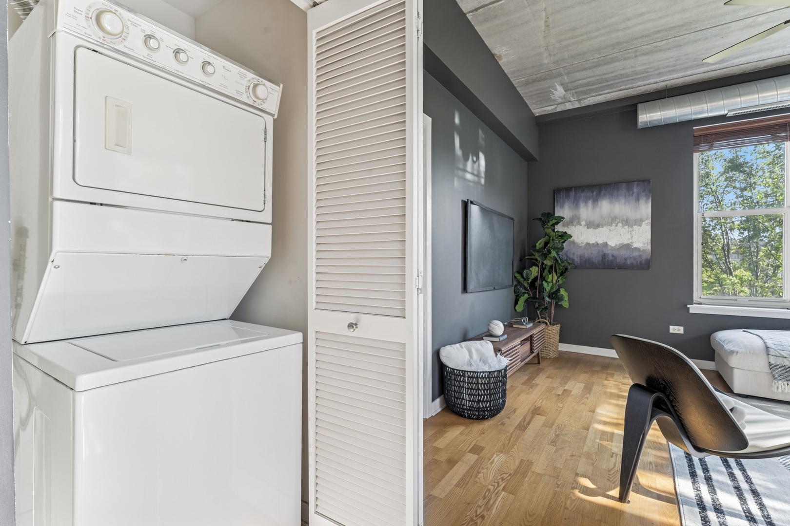 1228 W MONROE Street Unit: 301