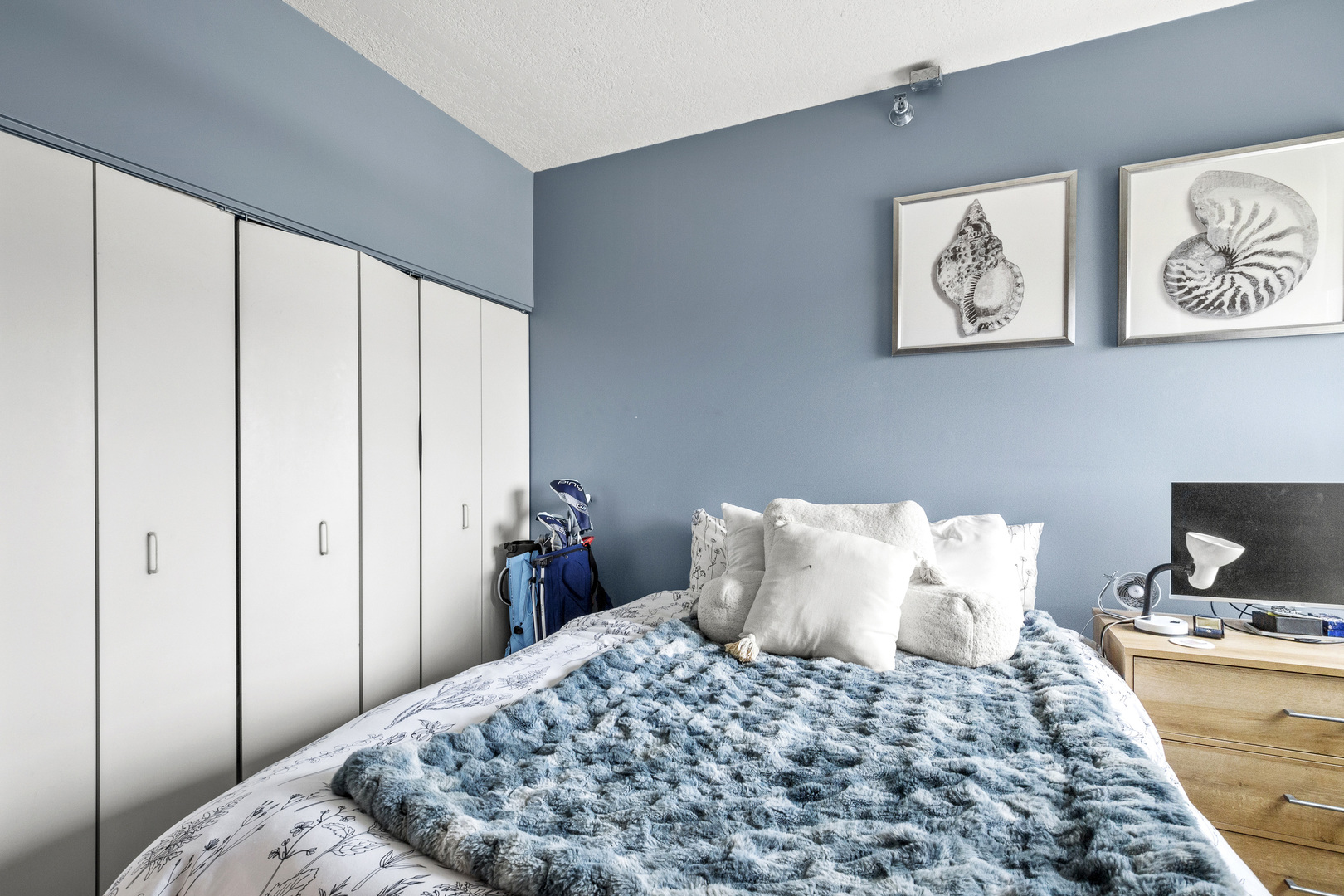 600 N Kingsbury Street Unit: 1601