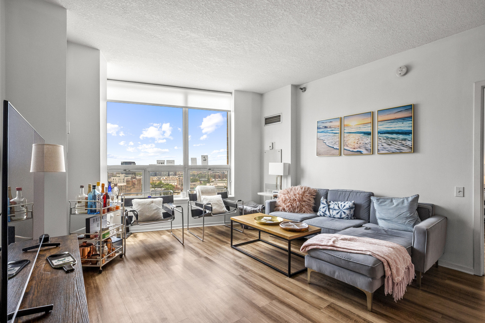 600 N Kingsbury Street Unit: 1601