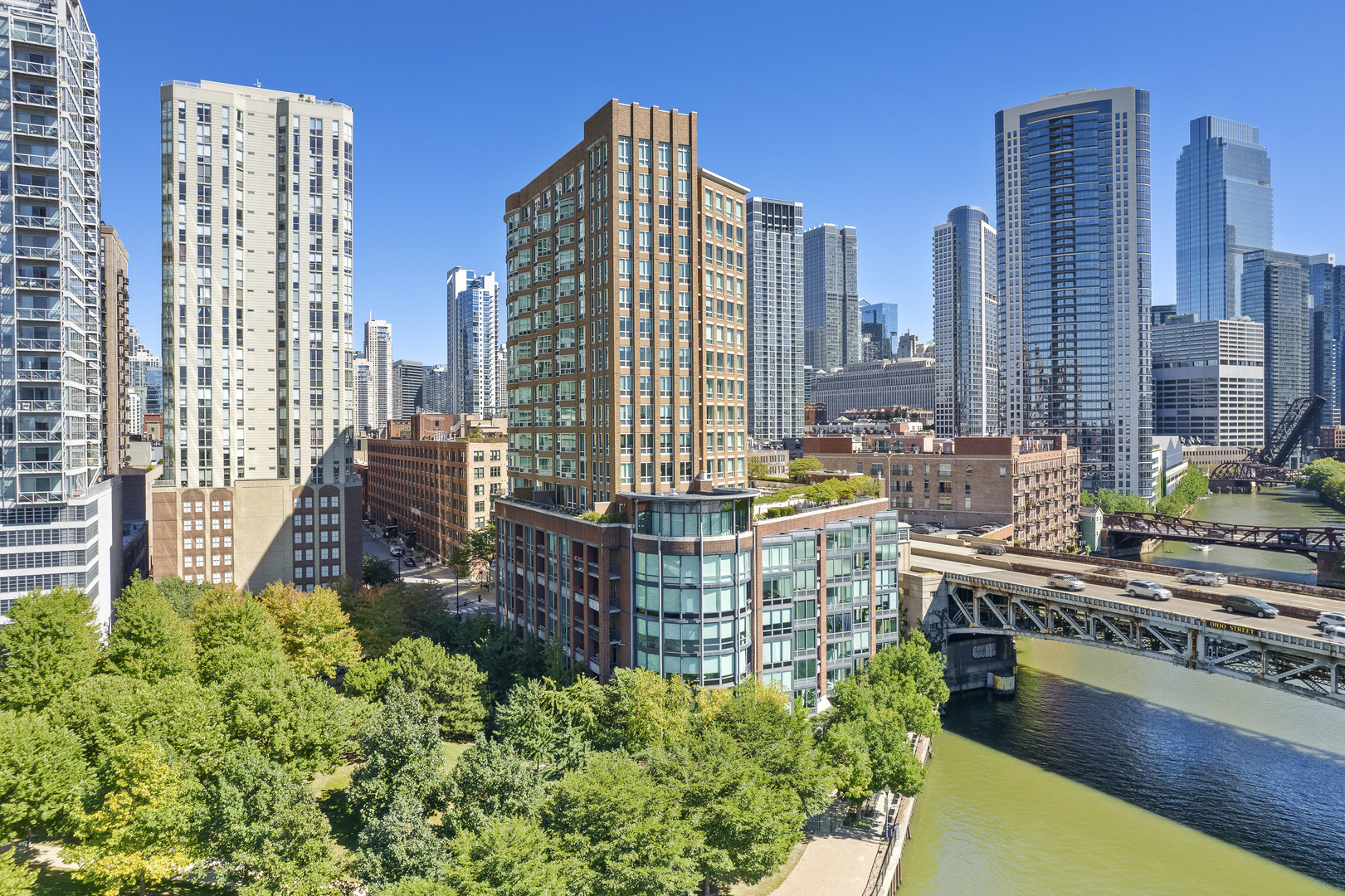 600 N Kingsbury Street Unit: 1601