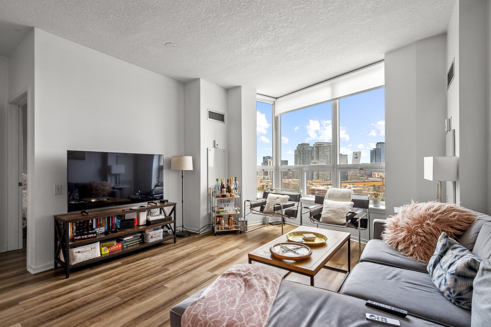 600 N Kingsbury Street Unit: 1601
