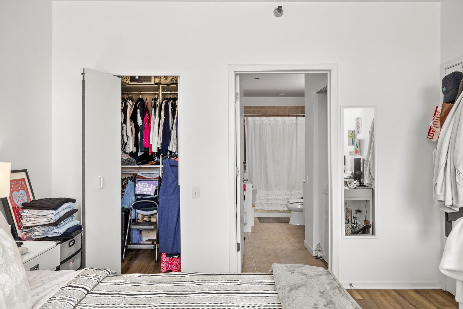 600 N Kingsbury Street Unit: 1601
