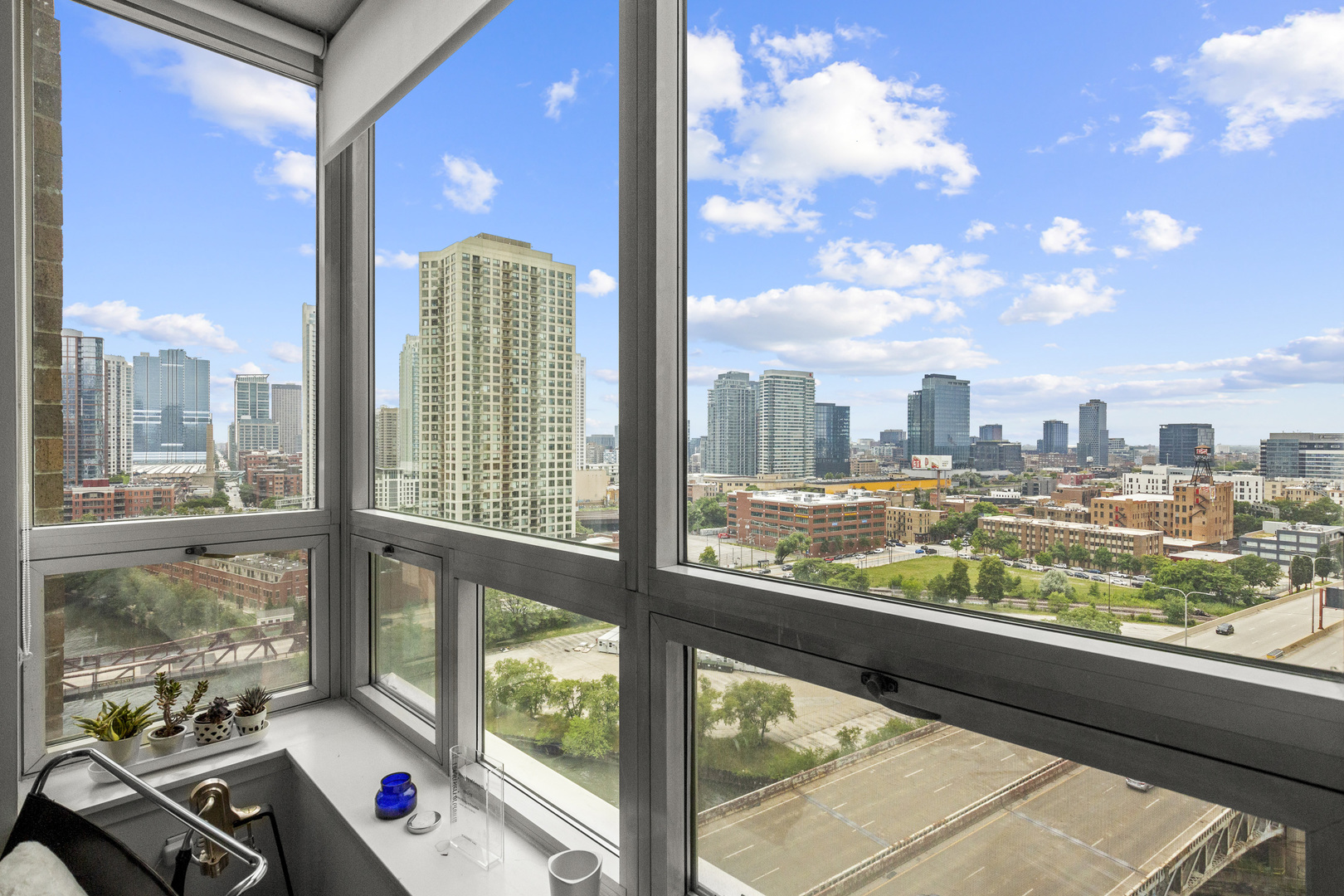 600 N Kingsbury Street Unit: 1601
