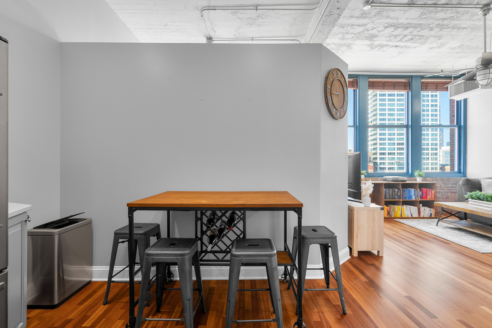 124 W Polk Street Unit: 905