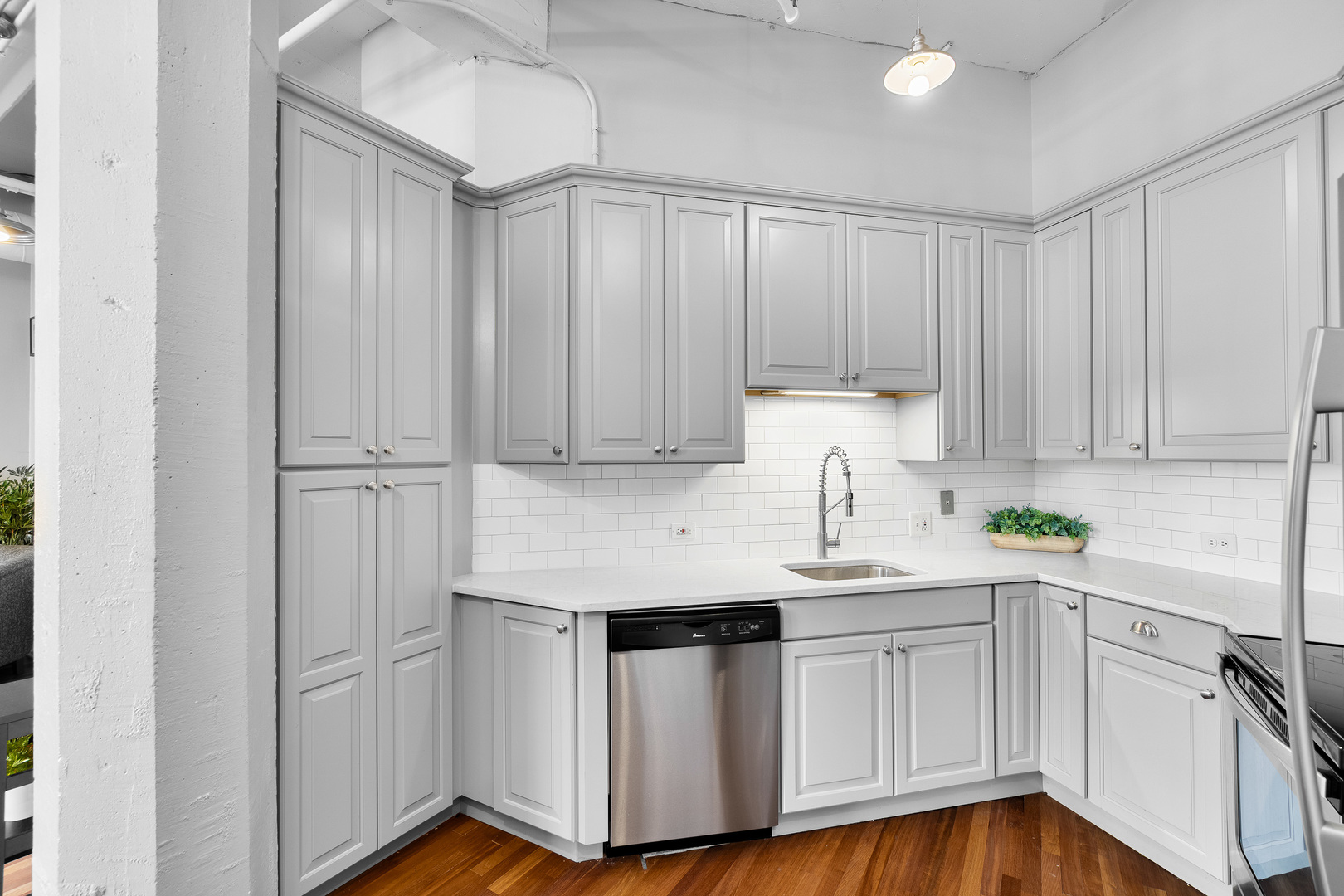 124 W Polk Street Unit: 905
