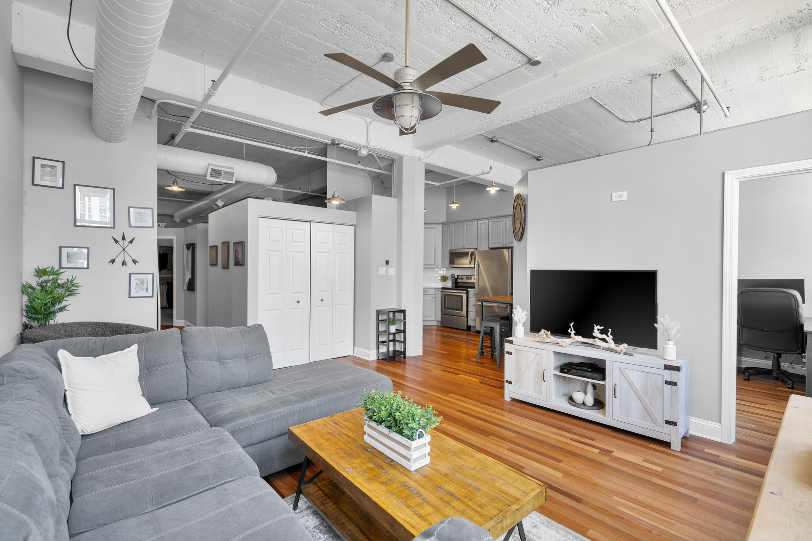 124 W Polk Street Unit: 905