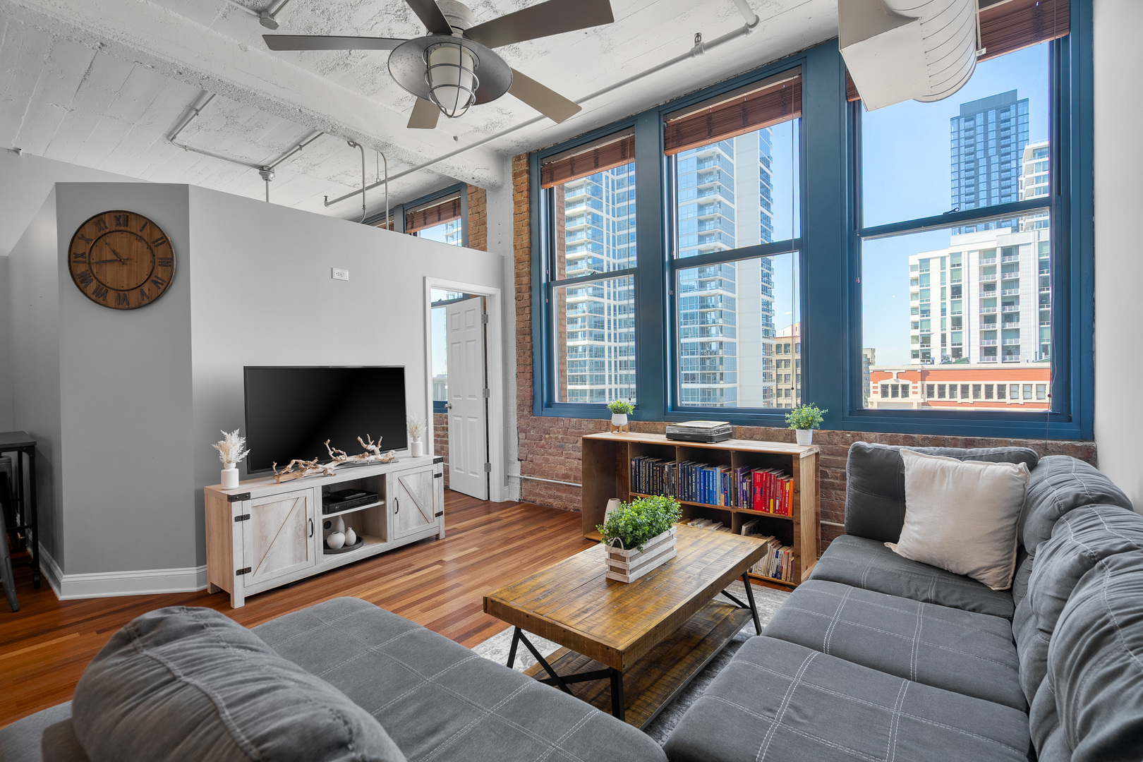 124 W Polk Street Unit: 905