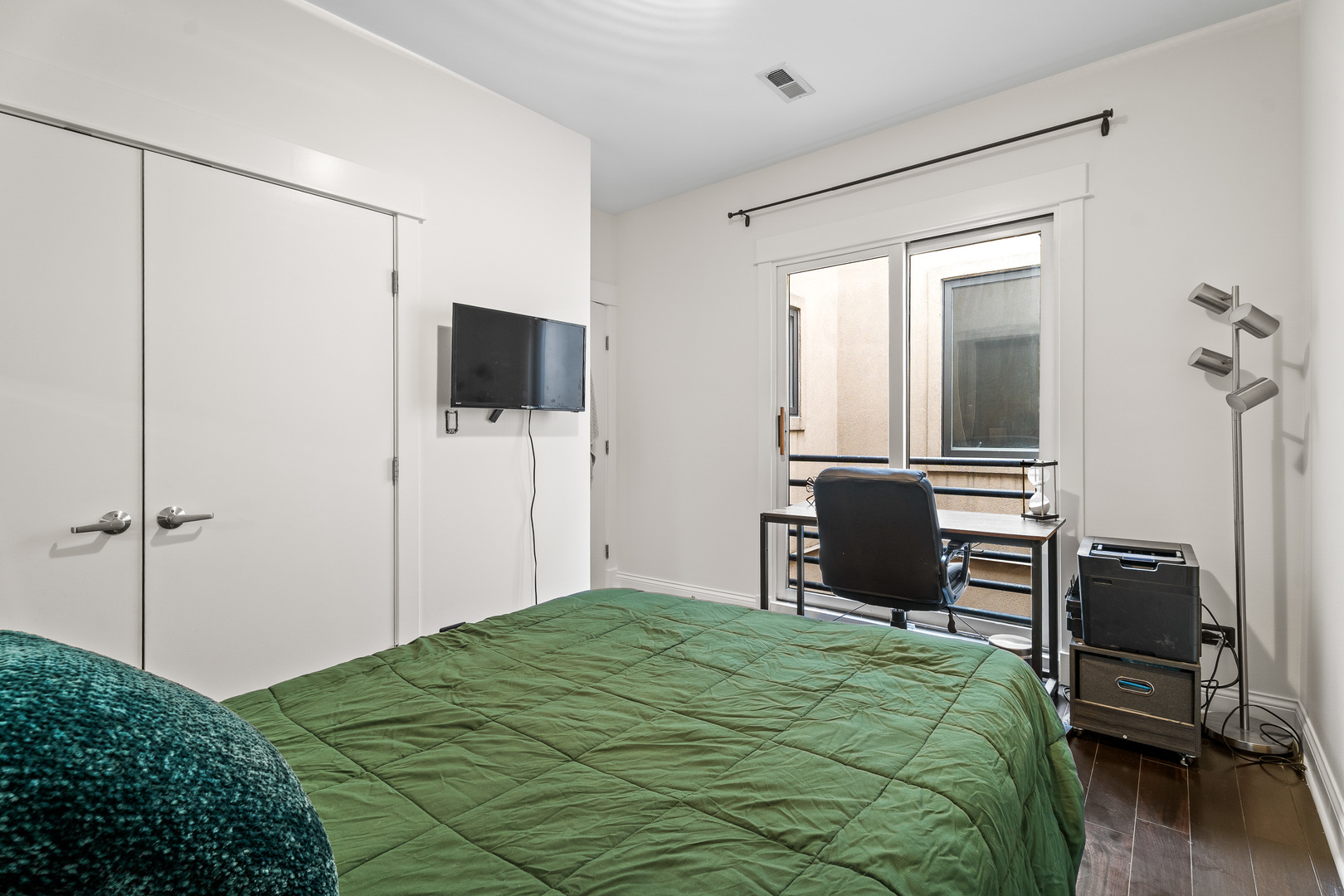 636 N Racine Avenue Unit: 4S