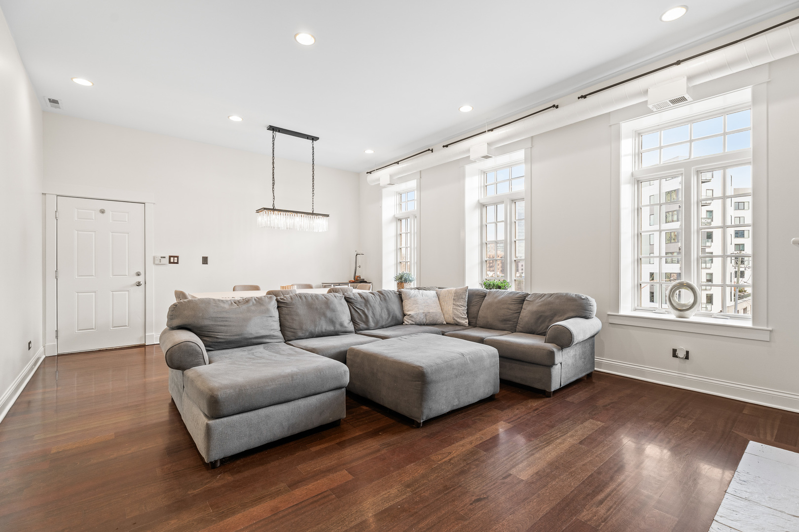 636 N Racine Avenue Unit: 4S