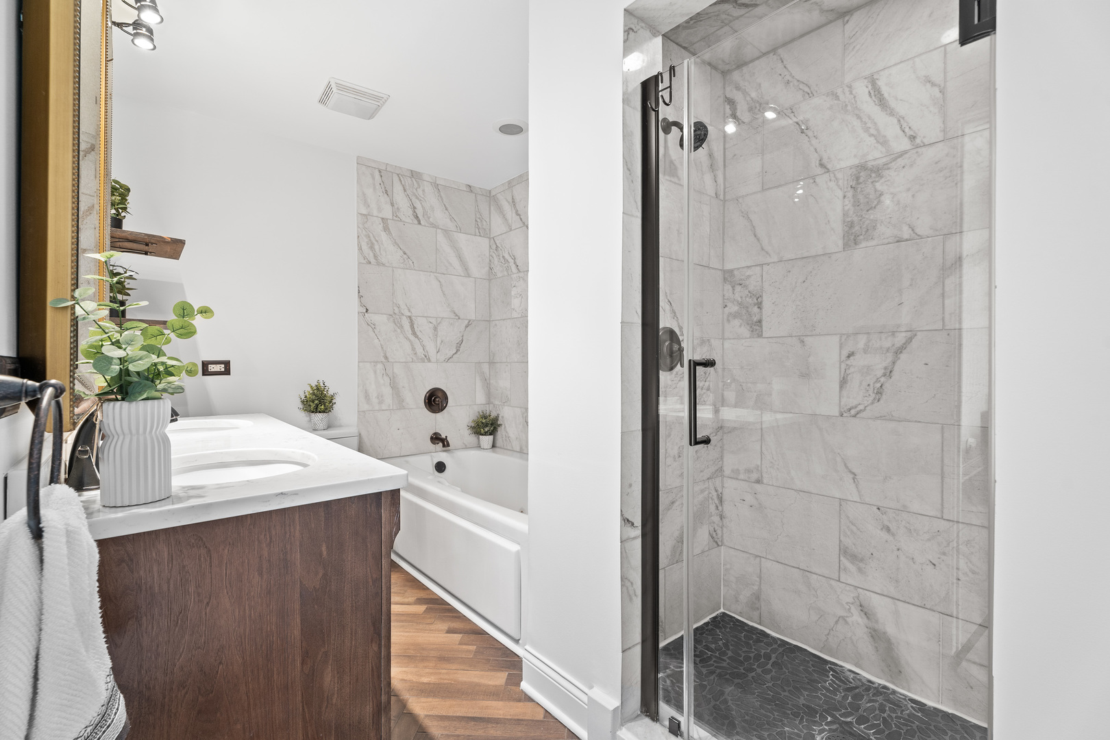 636 N Racine Avenue Unit: 4S