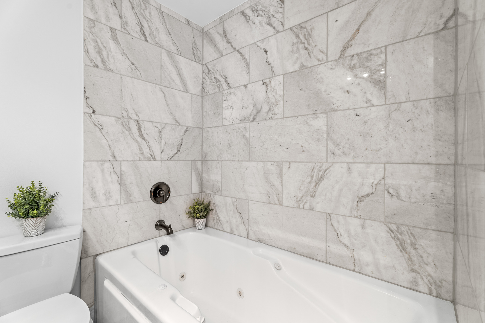 636 N Racine Avenue Unit: 4S