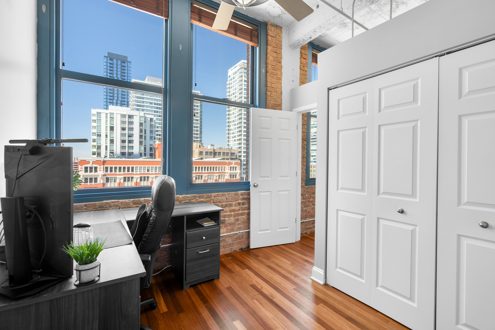 124 W Polk Street Unit: 905