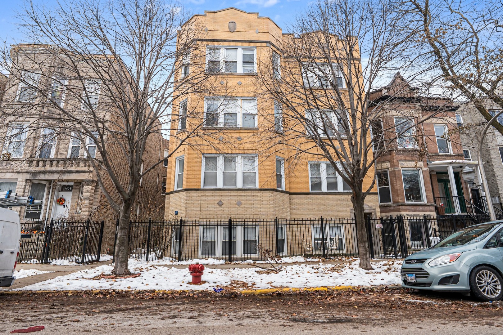 1432 N Maplewood Avenue Unit: 203