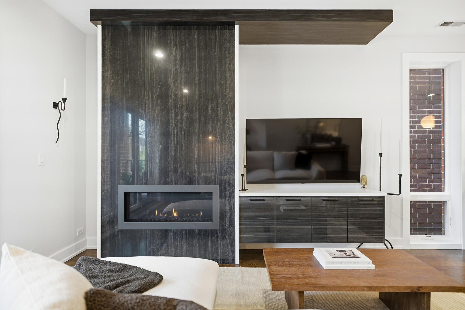 3330 N Clifton Avenue Unit: 2