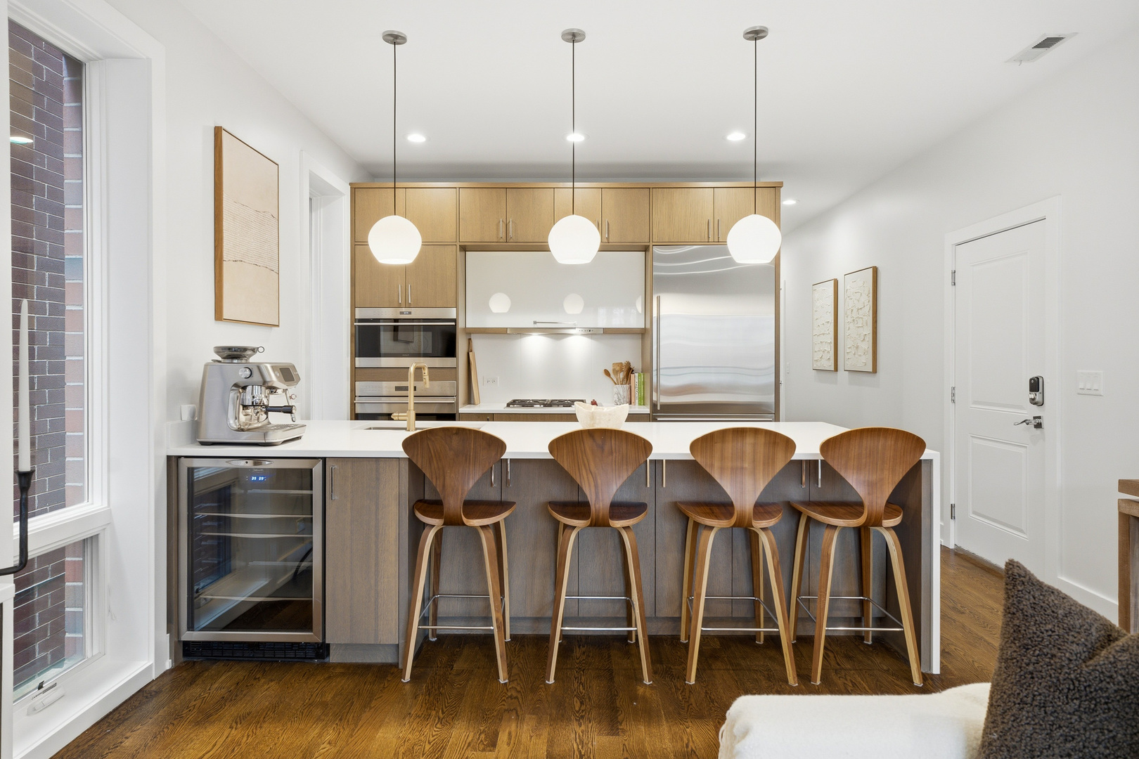 3330 N Clifton Avenue Unit: 2