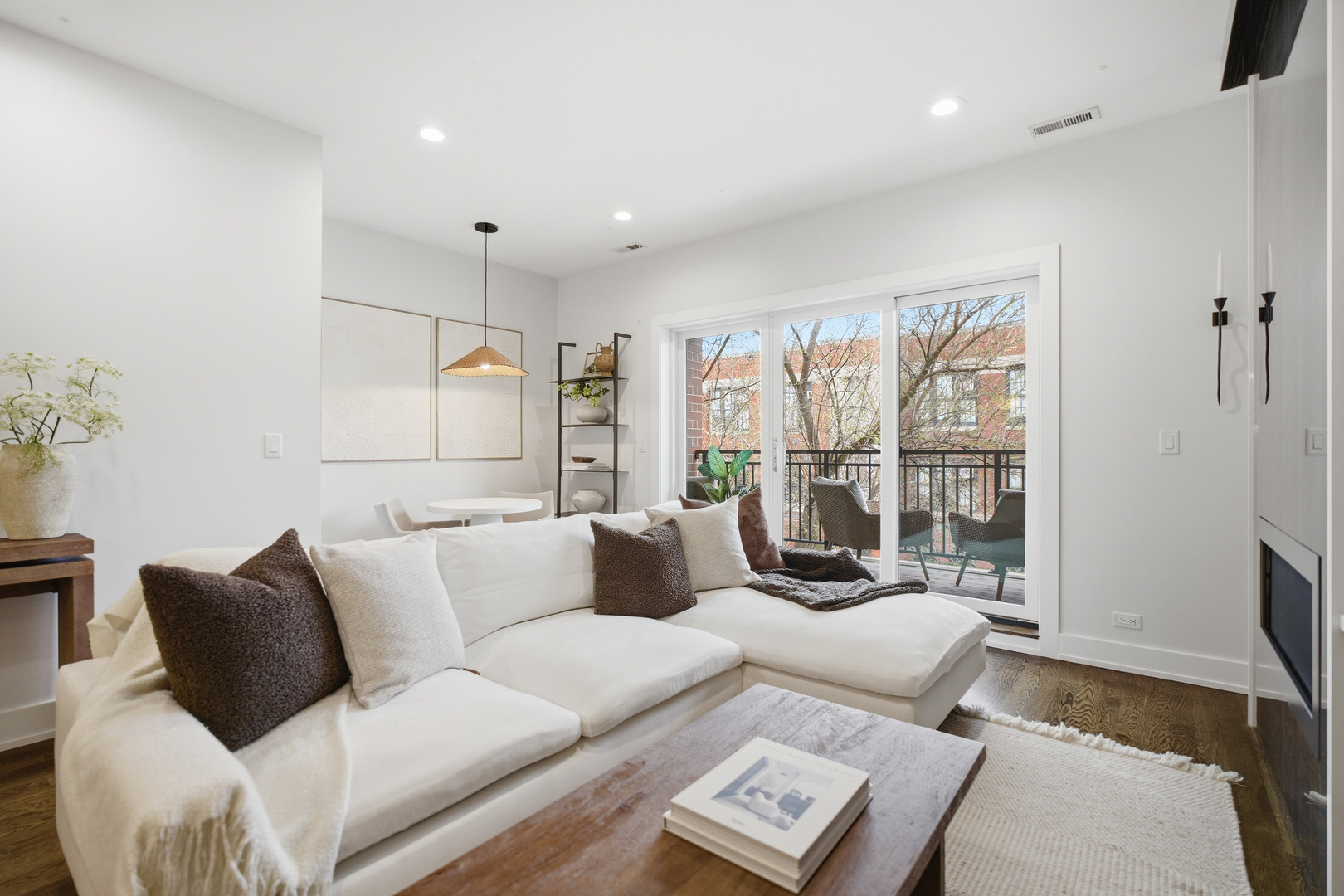 3330 N Clifton Avenue Unit: 2