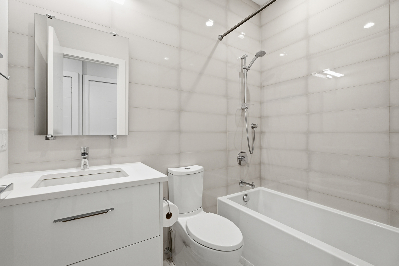 3330 N Clifton Avenue Unit: 2