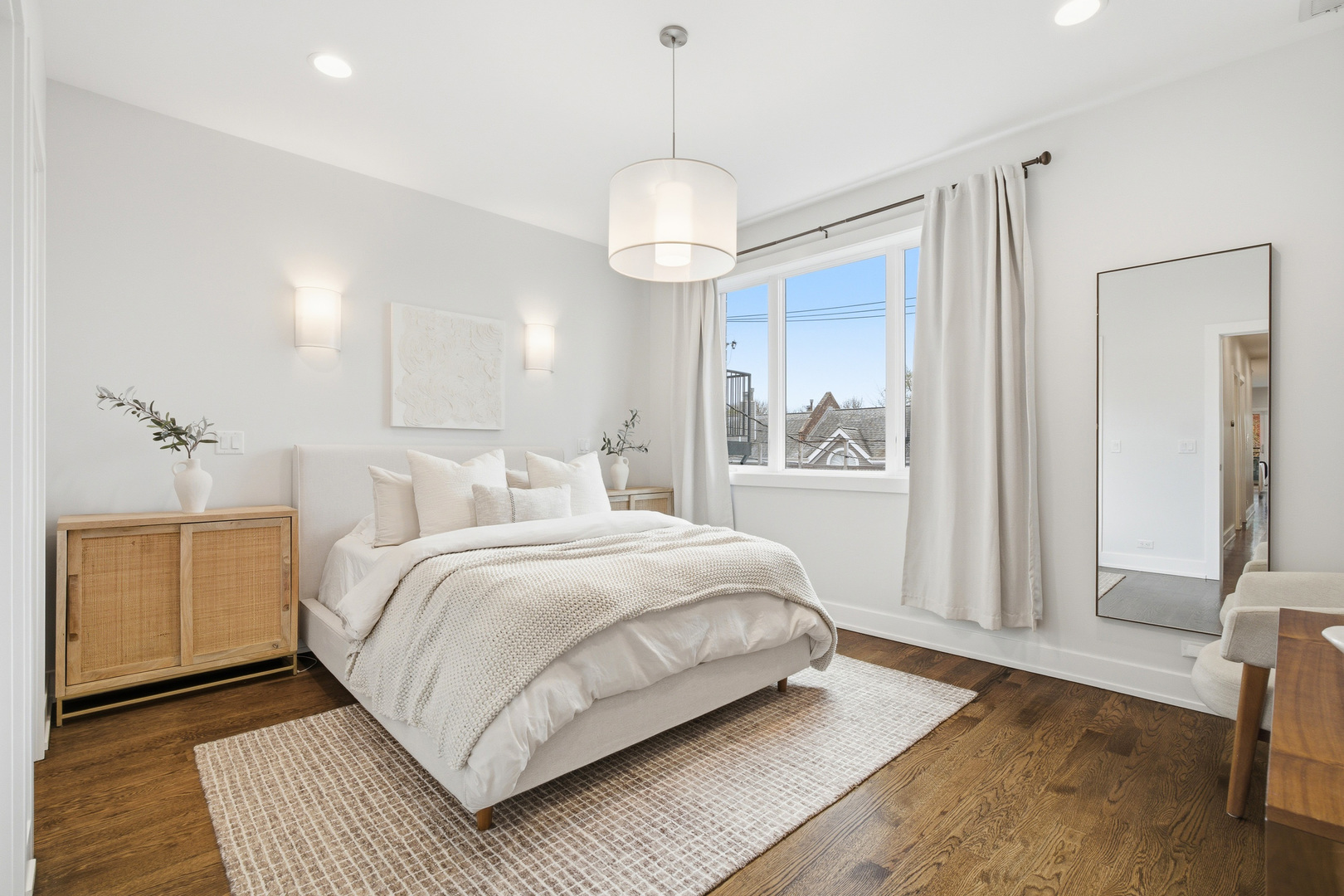 3330 N Clifton Avenue Unit: 2