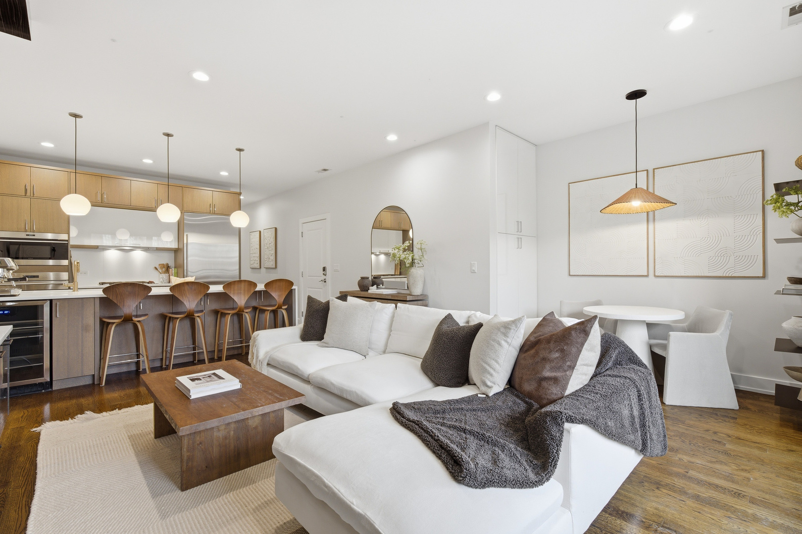 3330 N Clifton Avenue Unit: 2