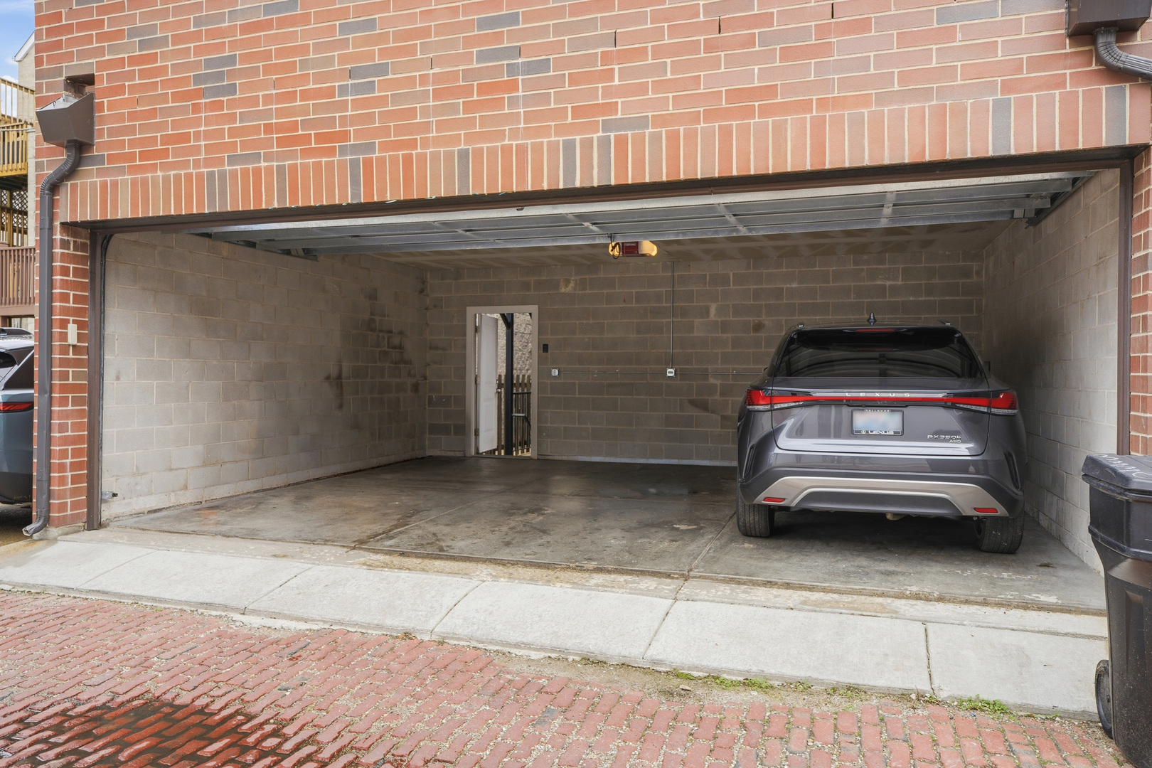 3330 N Clifton Avenue Unit: 2