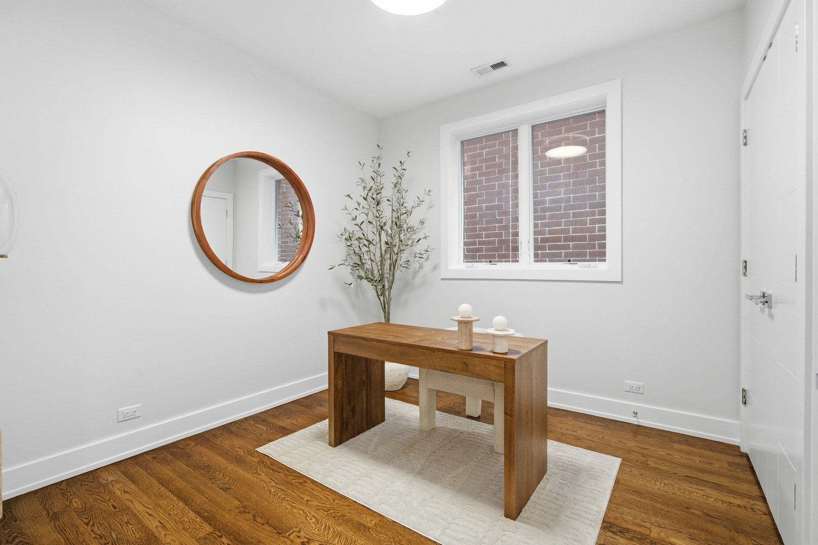 3330 N Clifton Avenue Unit: 2