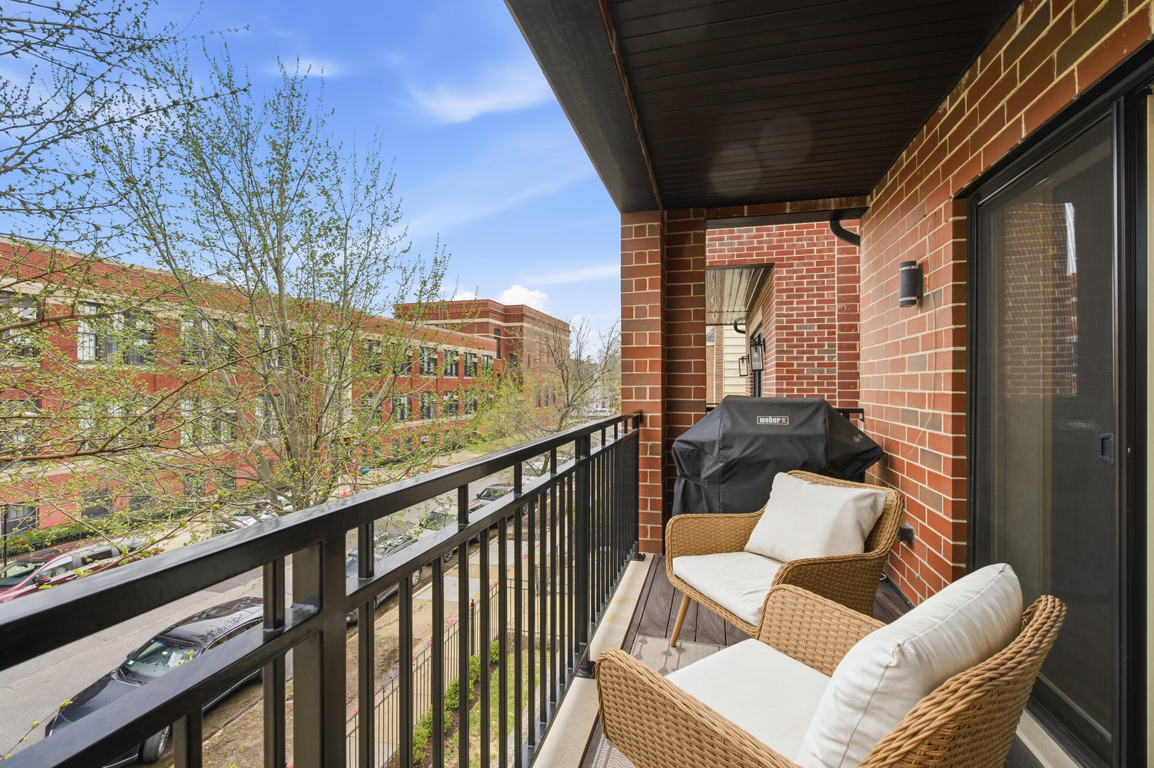 3330 N Clifton Avenue Unit: 2