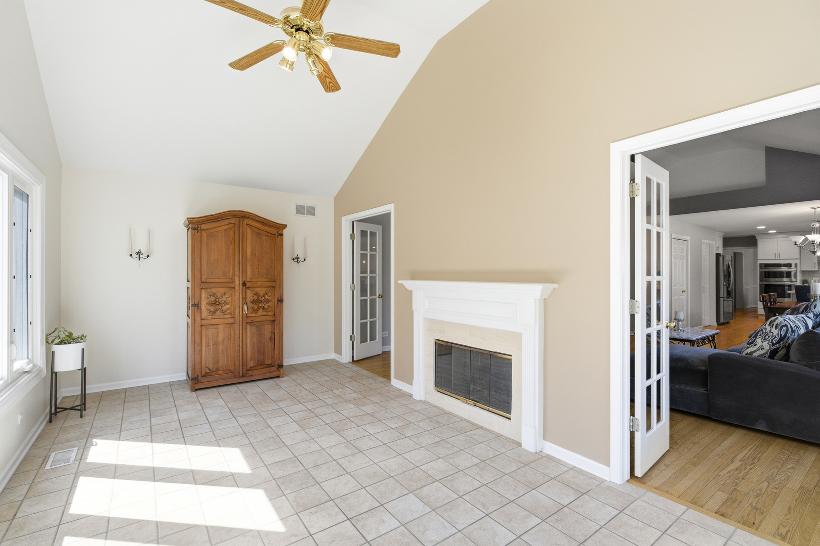 1260 CROMWELL Lane