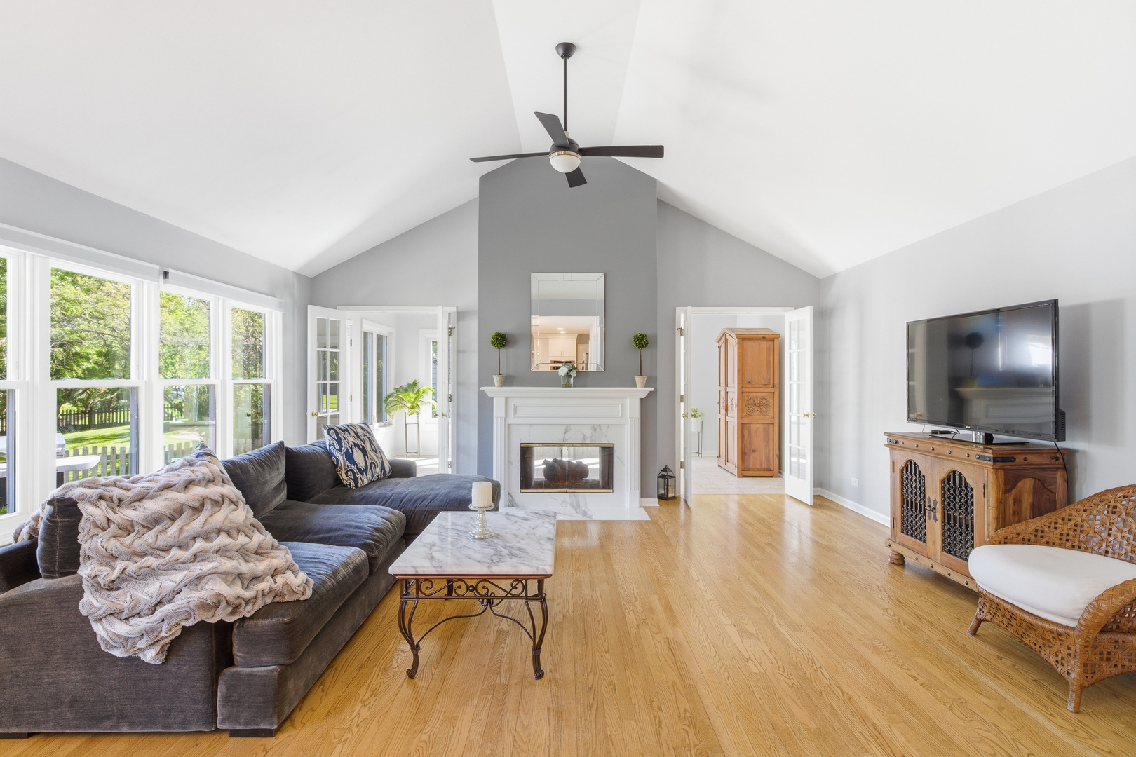 1260 CROMWELL Lane