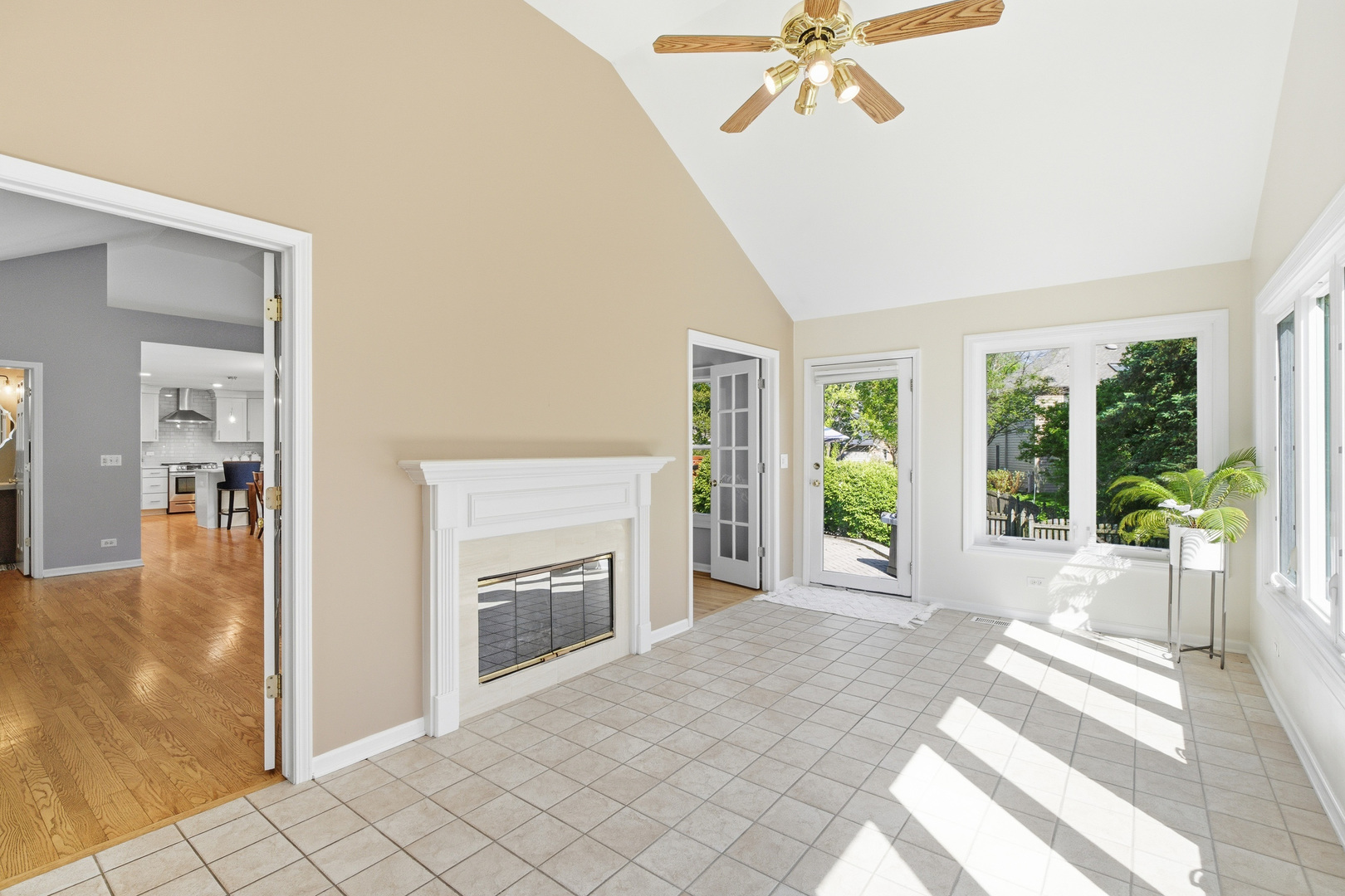 1260 CROMWELL Lane