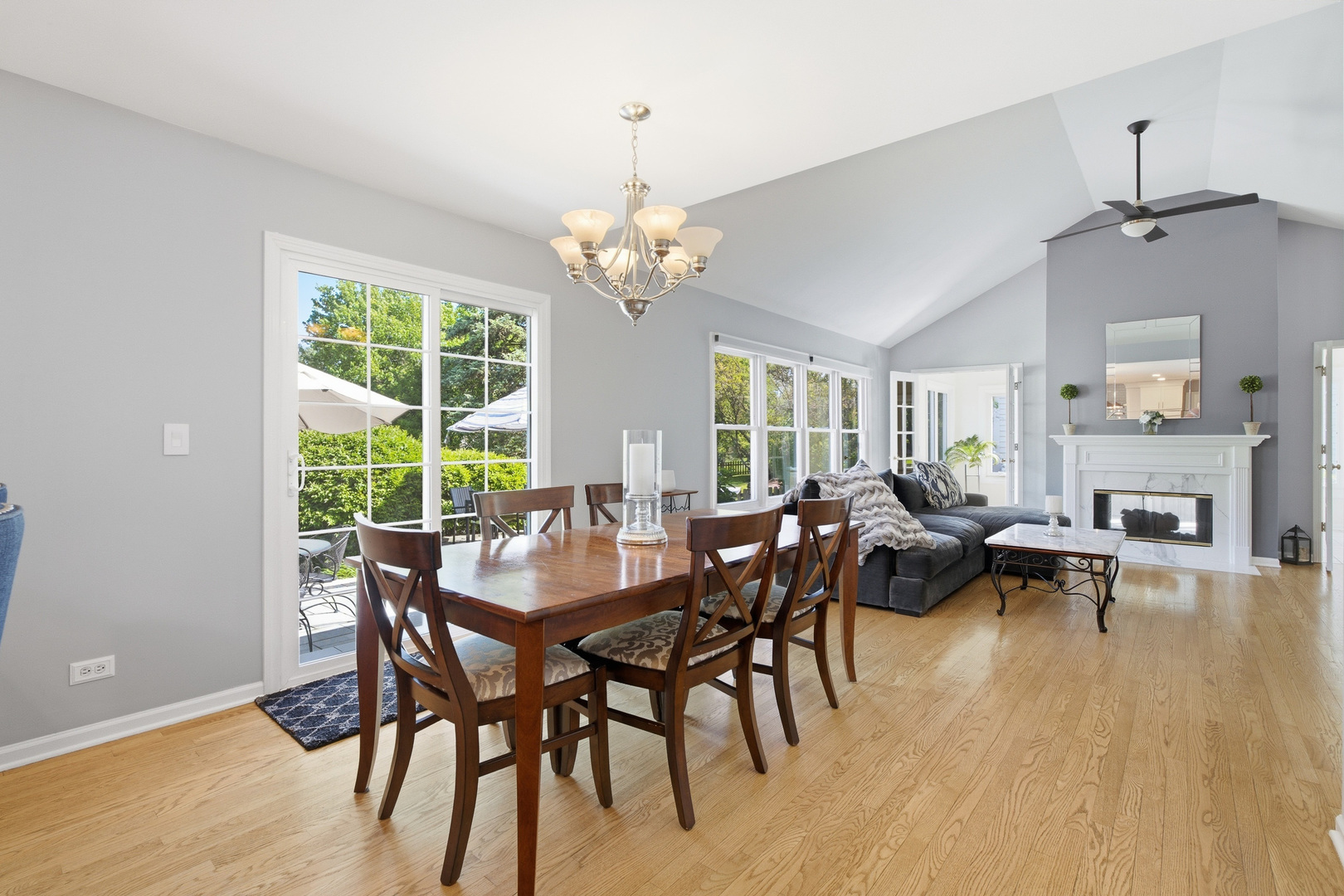 1260 CROMWELL Lane