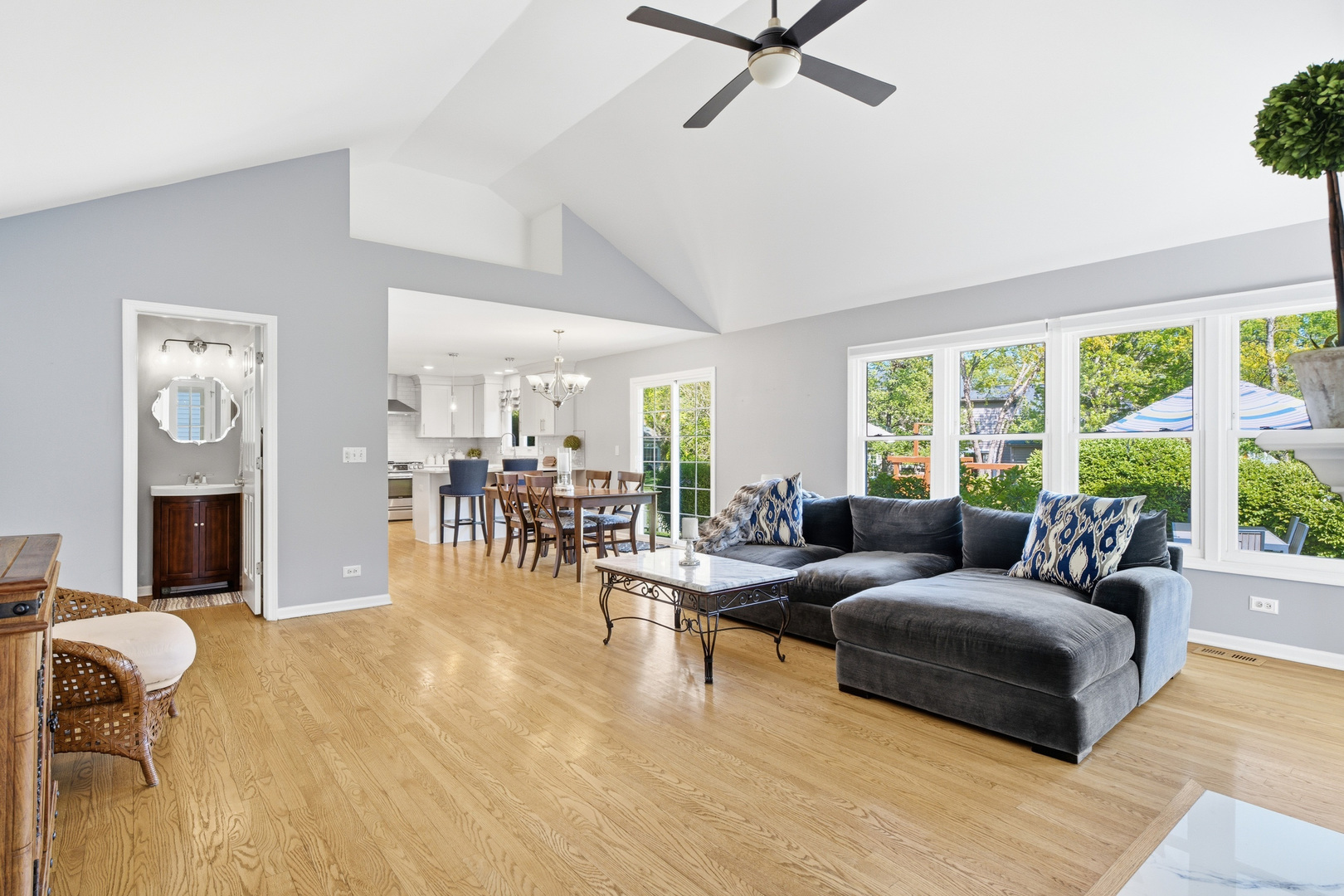1260 CROMWELL Lane