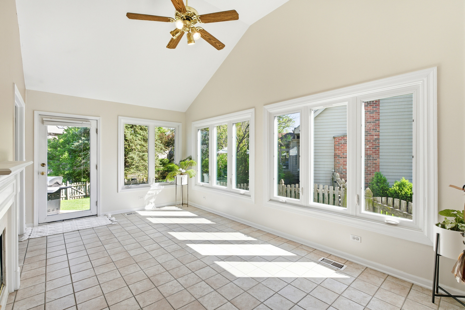 1260 CROMWELL Lane