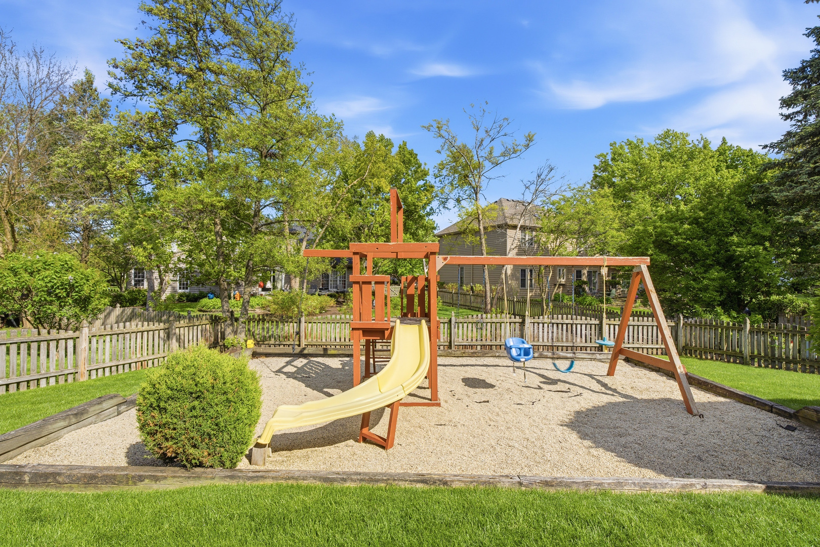 1260 CROMWELL Lane