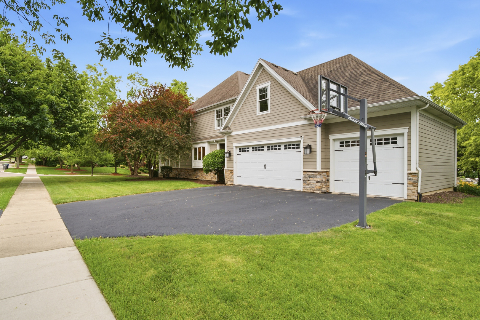 899 Edgewood Drive