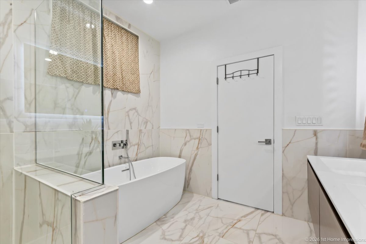 824 S Bell Avenue Unit: 1