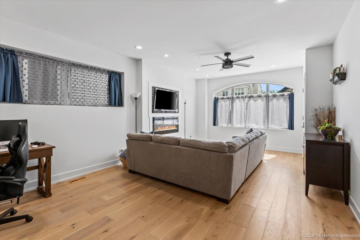 824 S Bell Avenue Unit: 1