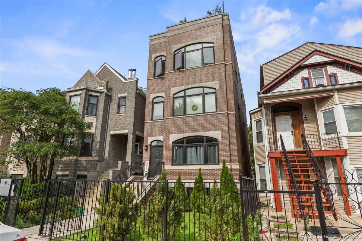 824 S Bell Avenue Unit: 1