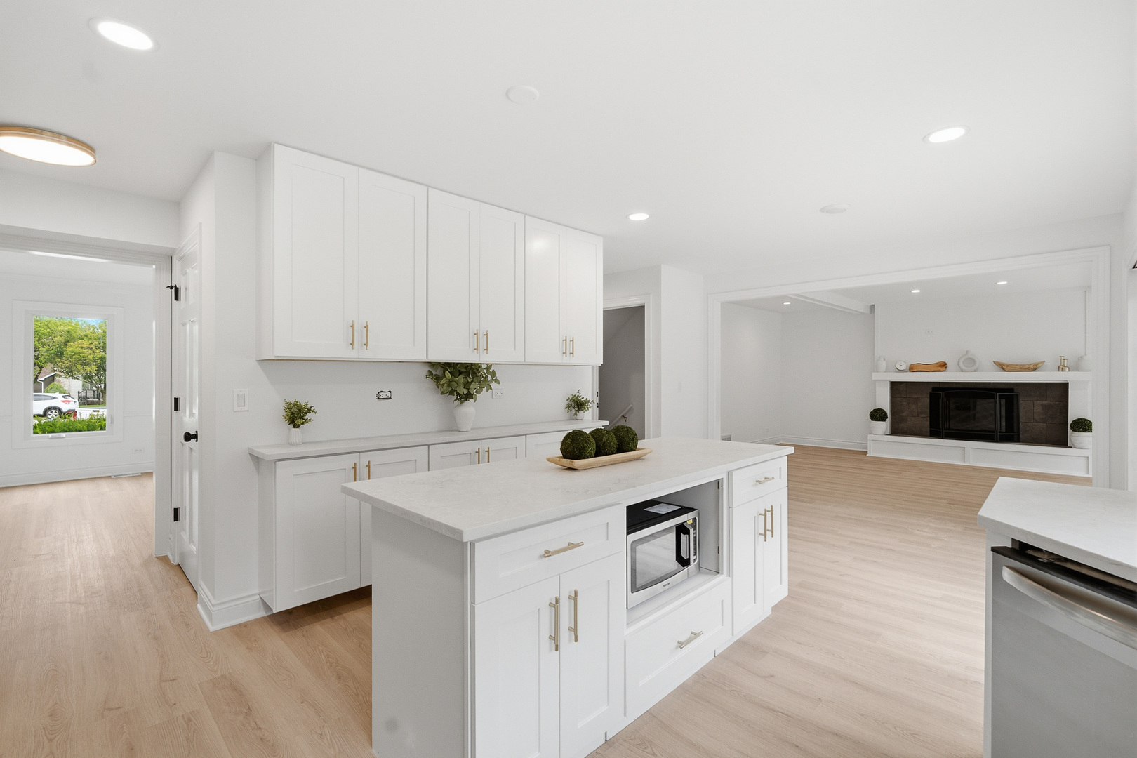 1120 Lakeside Court