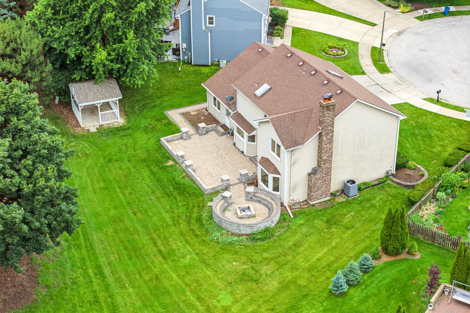 1120 Lakeside Court