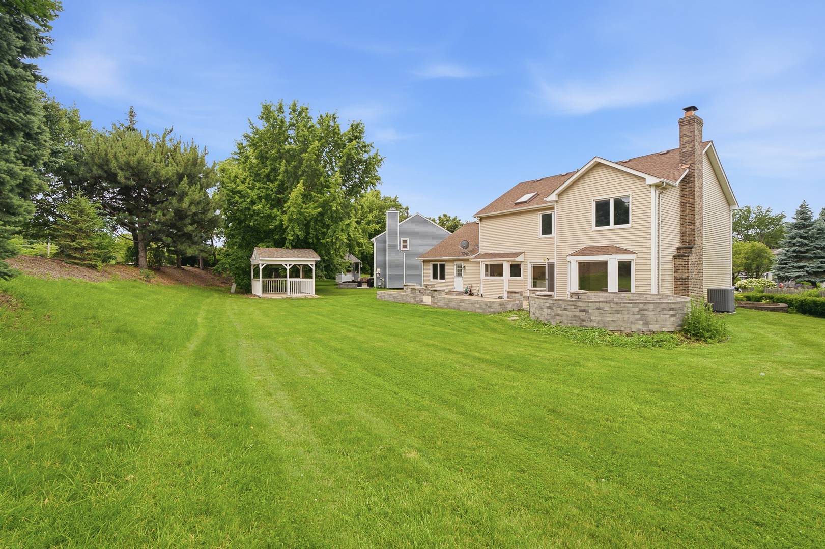 1120 Lakeside Court