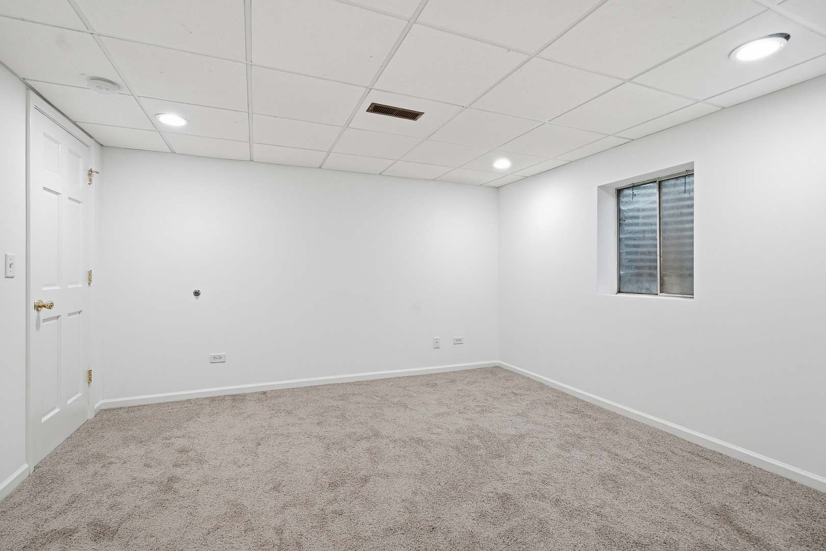 1120 Lakeside Court