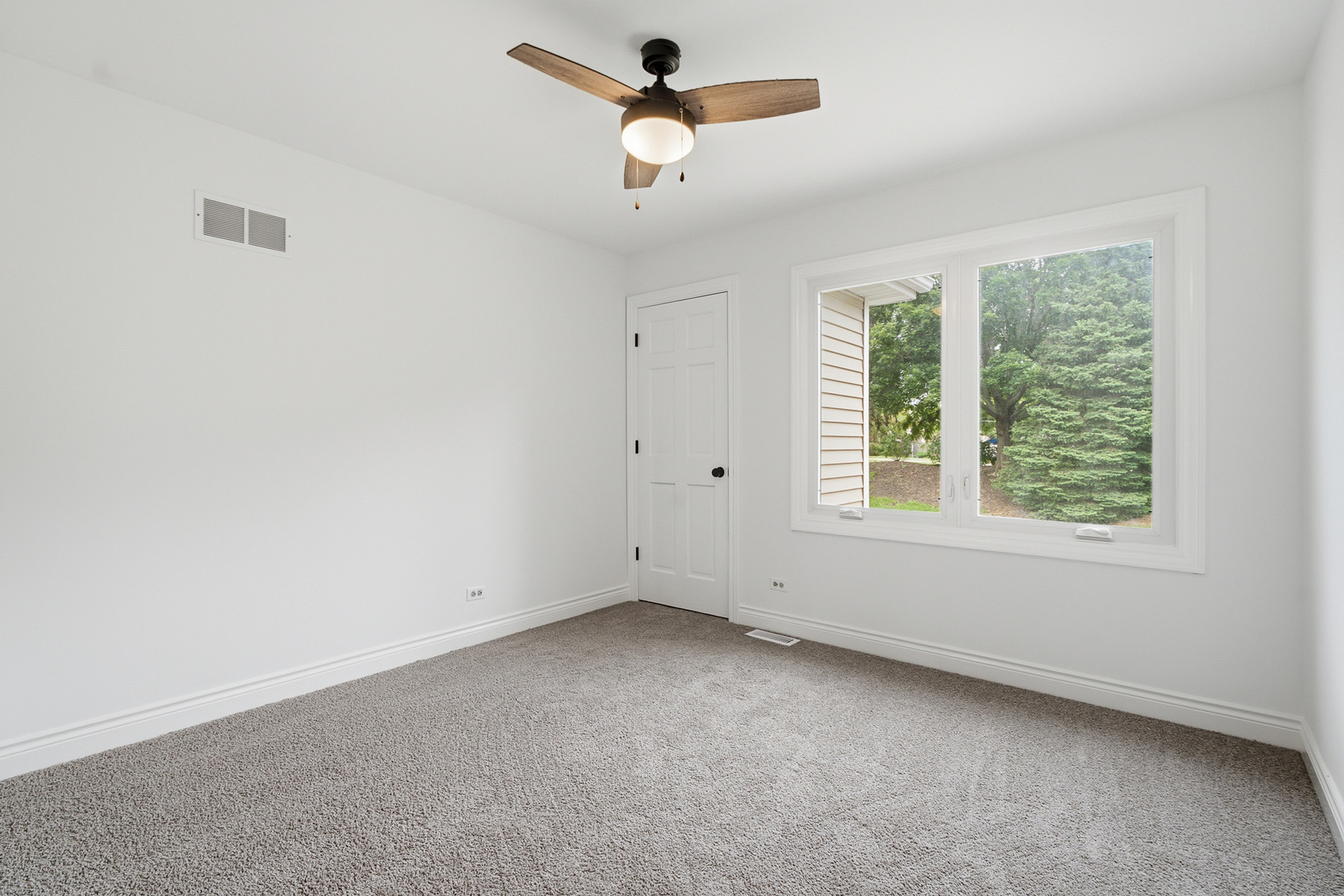 1120 Lakeside Court