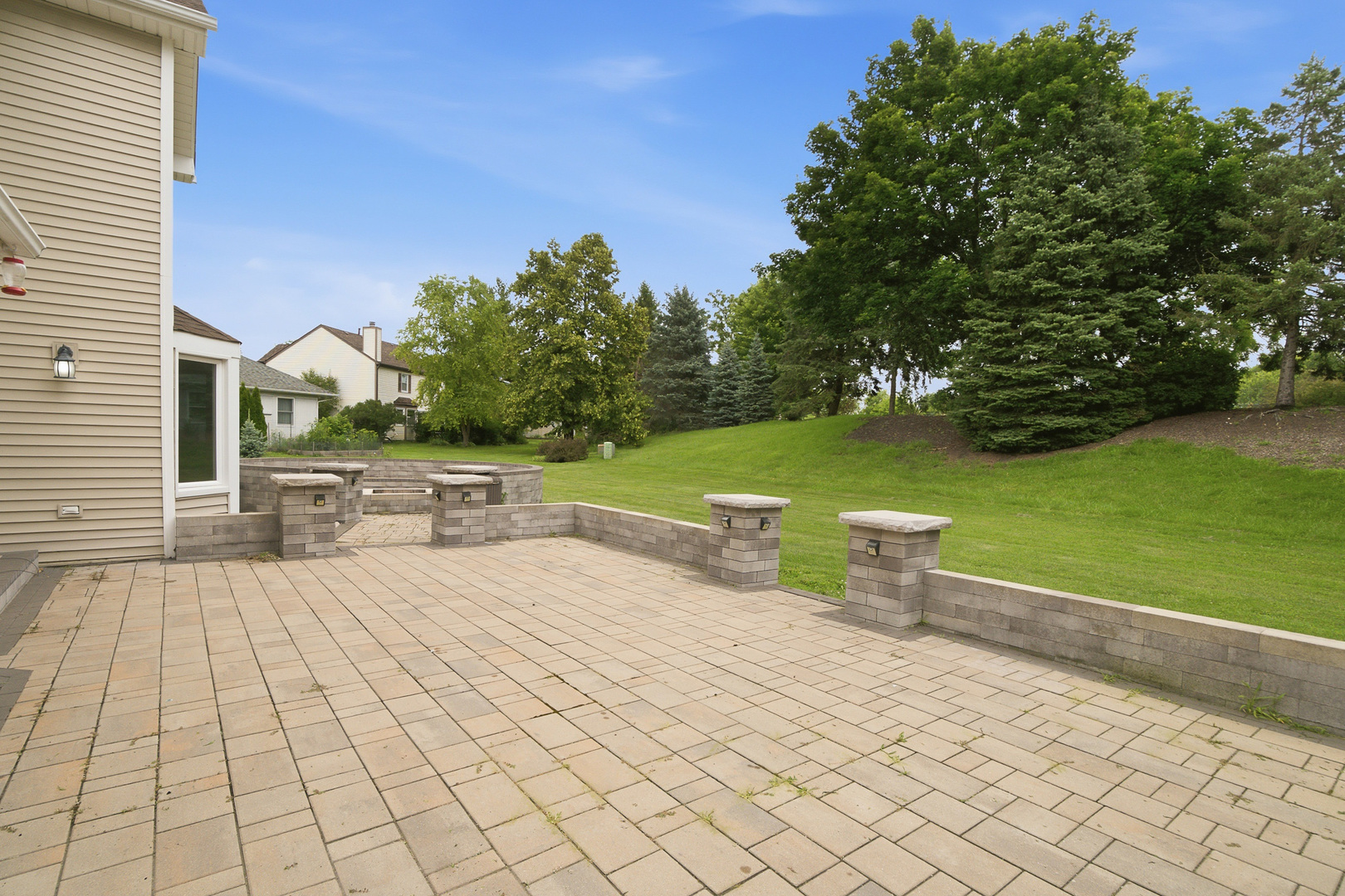 1120 Lakeside Court