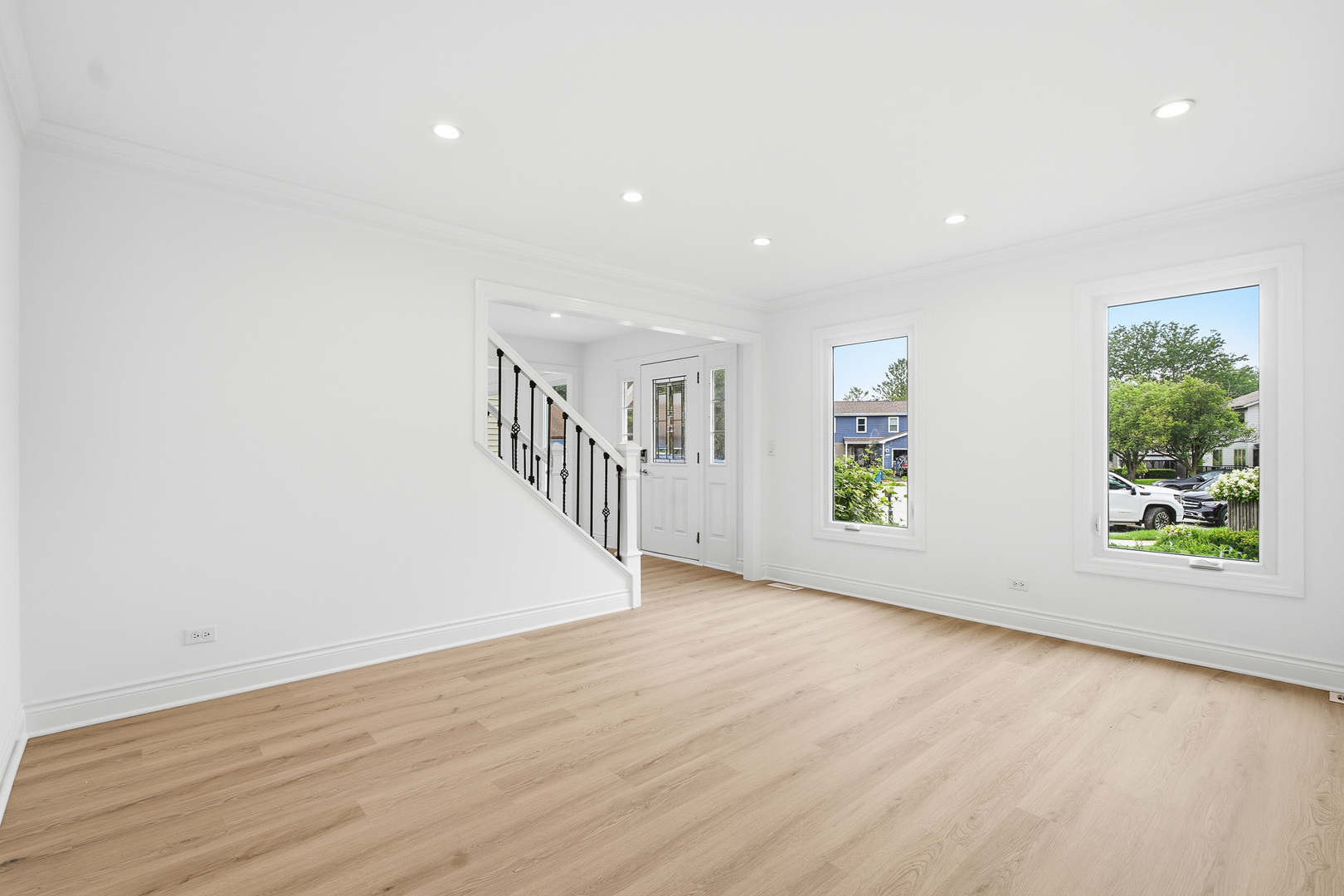 1120 Lakeside Court
