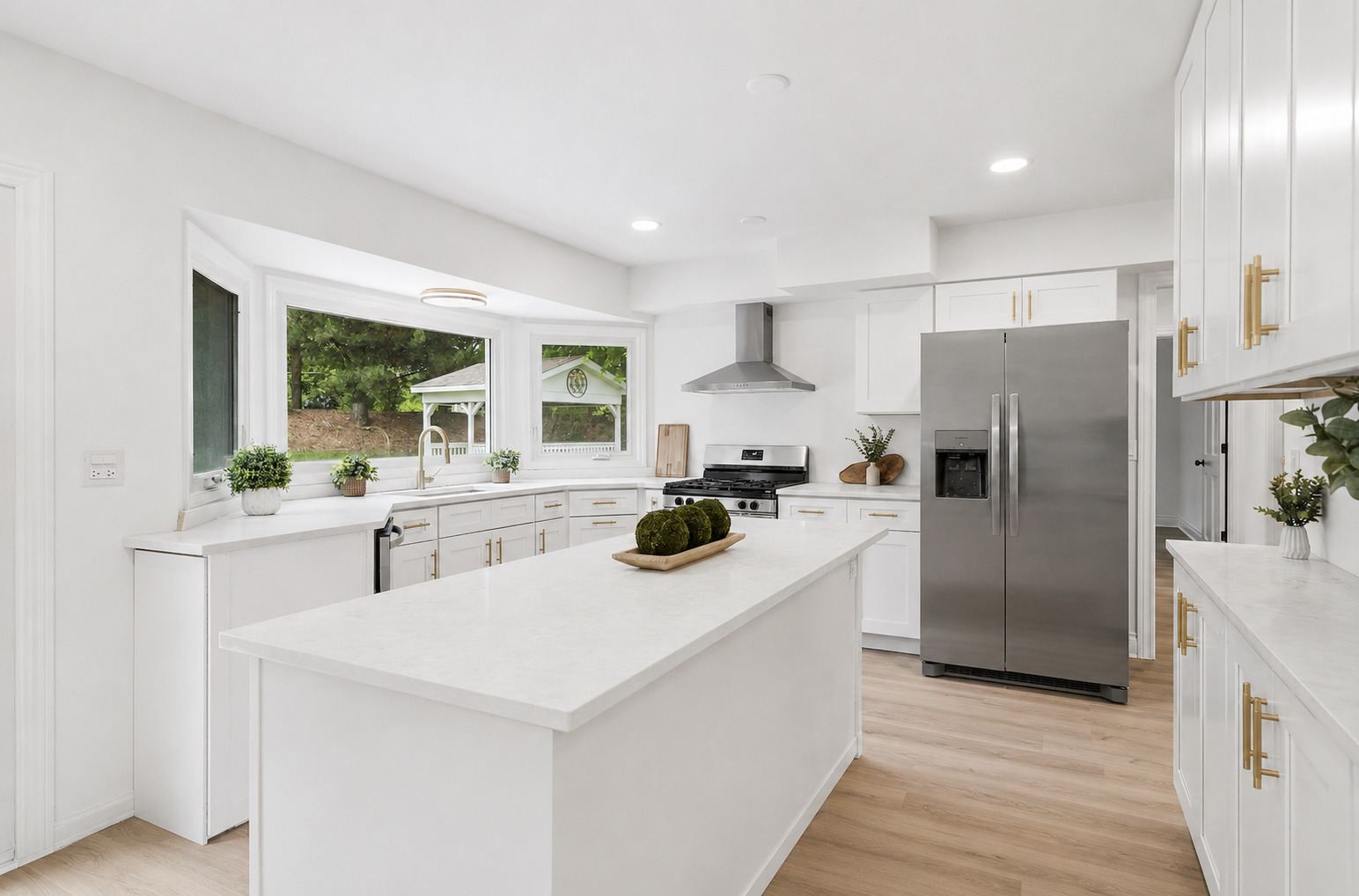 1120 Lakeside Court