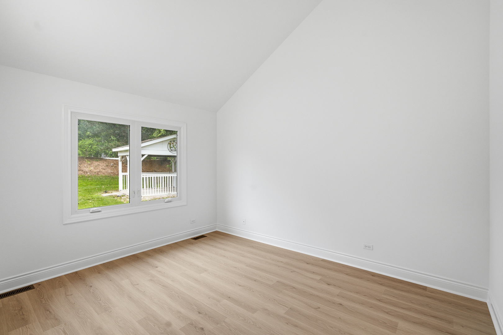 1120 Lakeside Court