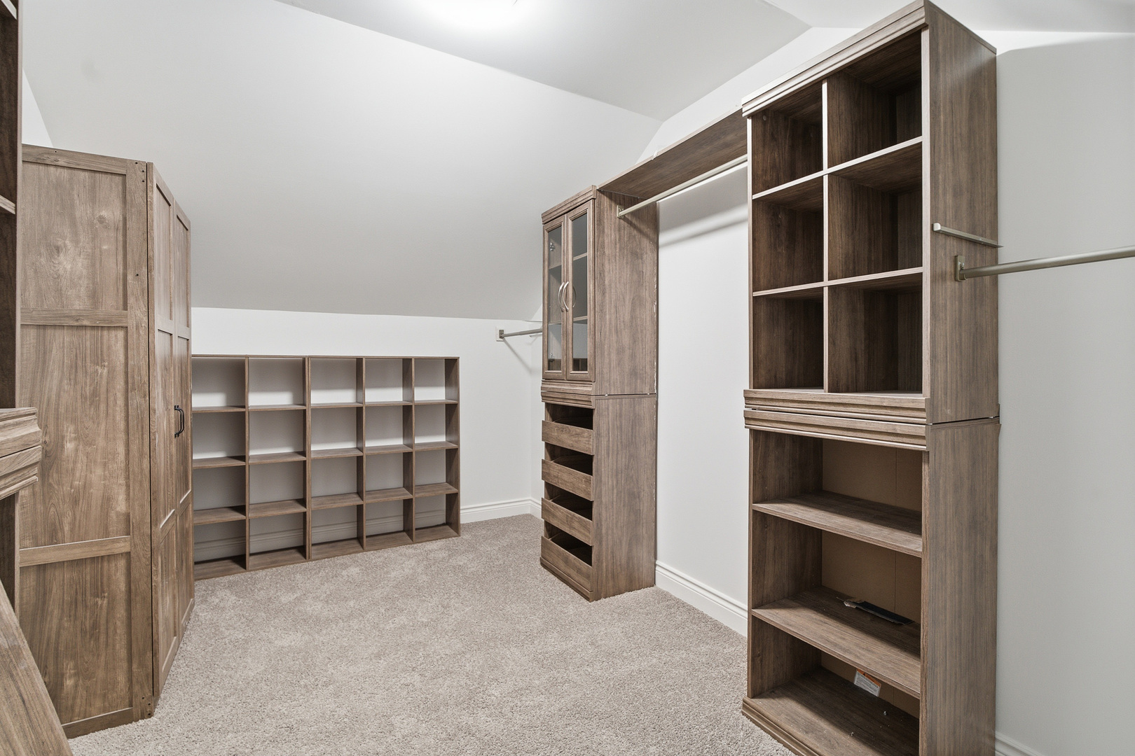 1120 Lakeside Court