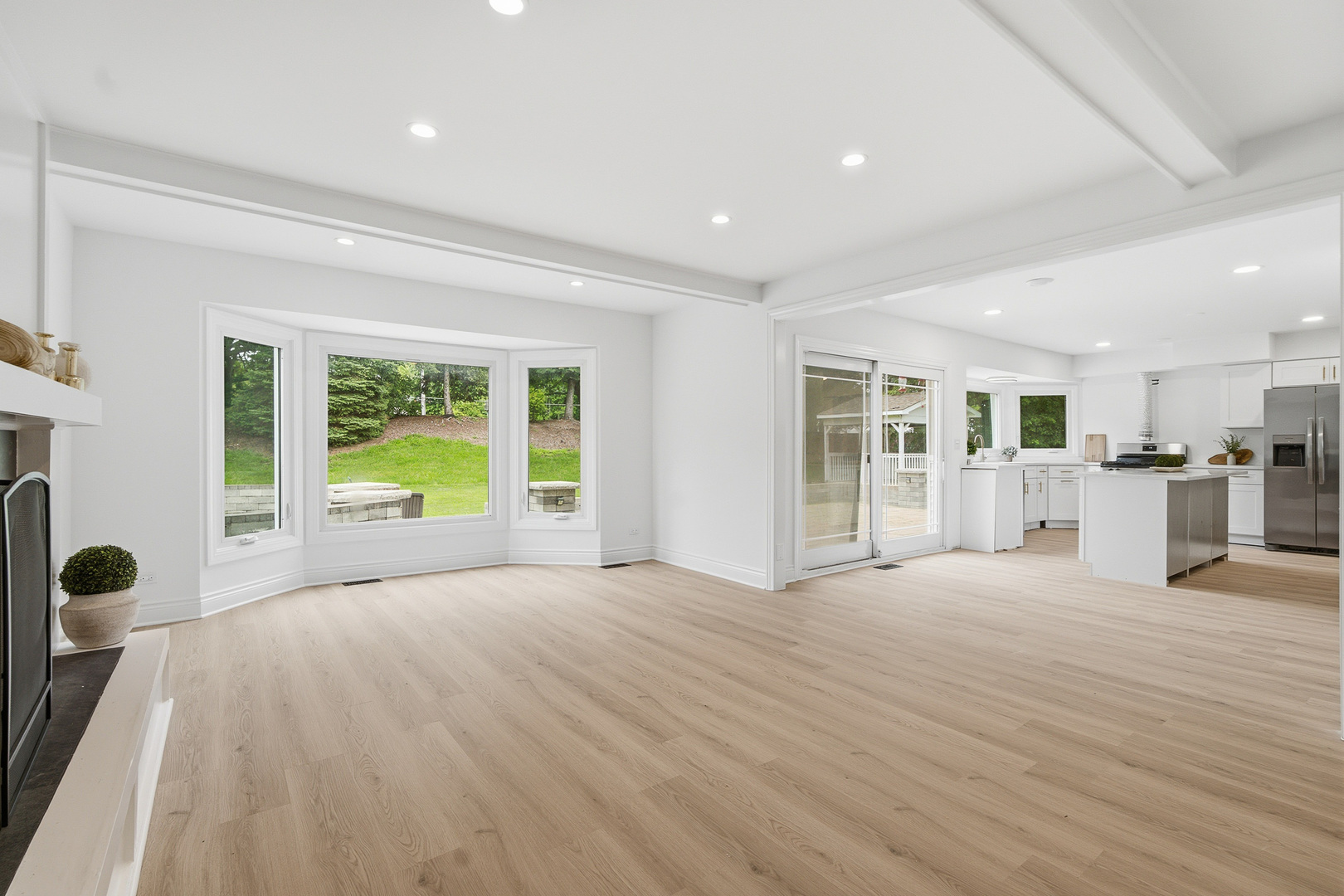 1120 Lakeside Court