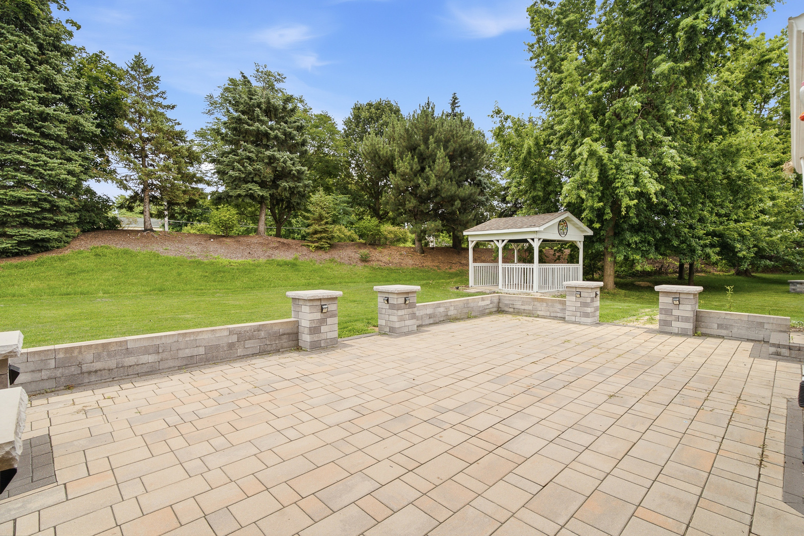 1120 Lakeside Court